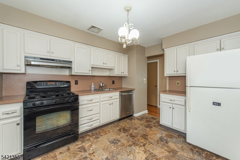 73 Fairmount Road Parsippany, NJ 07054 - Photo 6 of 23
