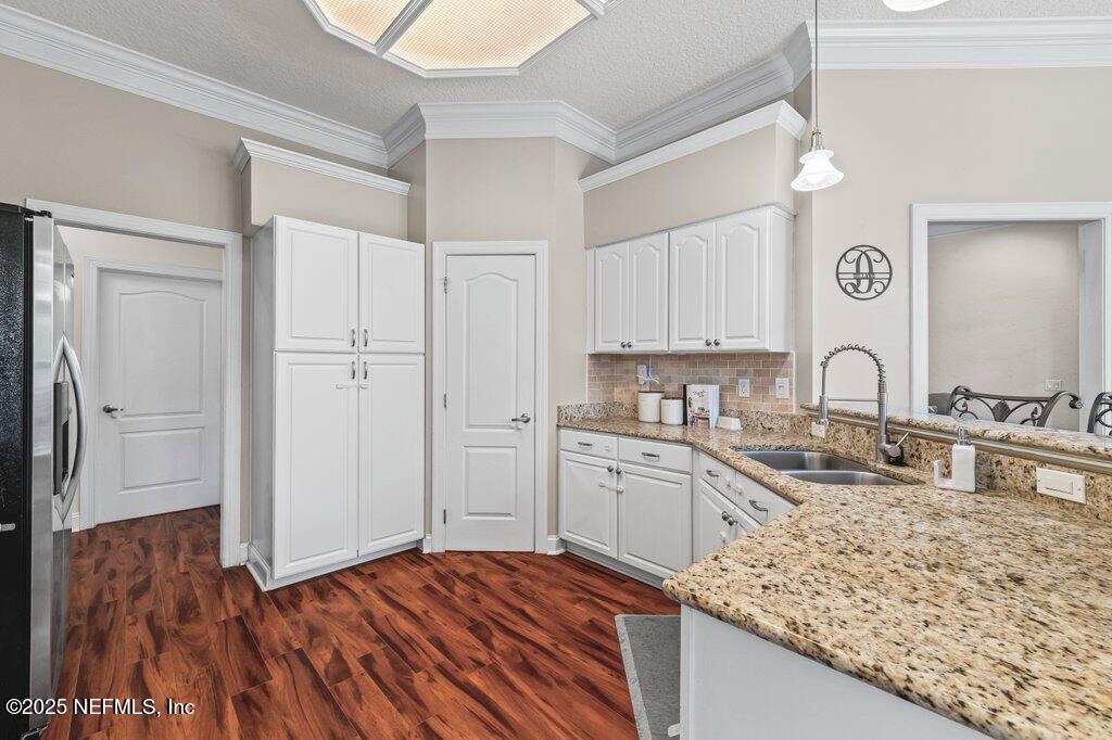 729 Cherry Grove Road Orange Park, FL 32073 - Photo 8 of 34 a kitchen with sink refrigerator and stove