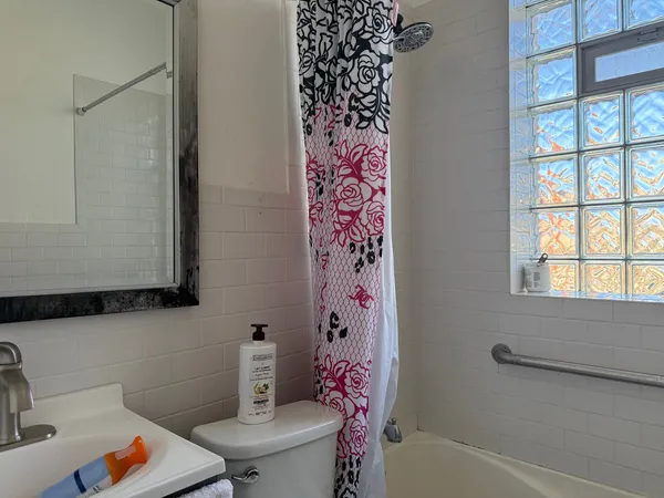 $1,650 | 856 North Lawndale Avenue, Unit 1, Chicago, IL 60651