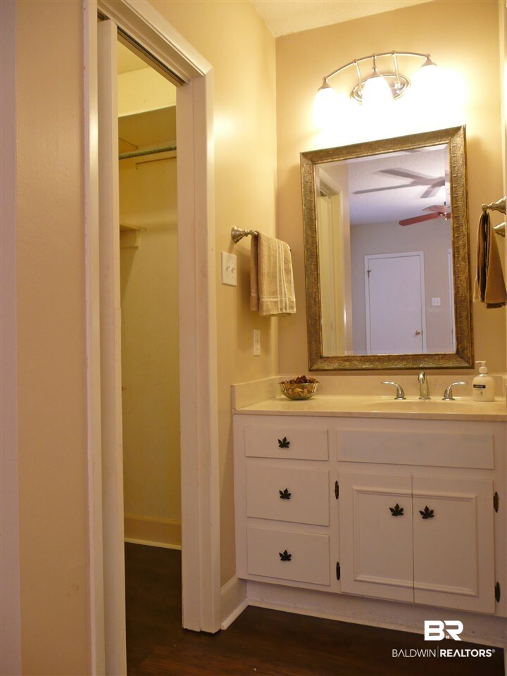 311 Dawn Place Mobile, AL 36609 - Photo 17 of 35 Master Bath and Closet