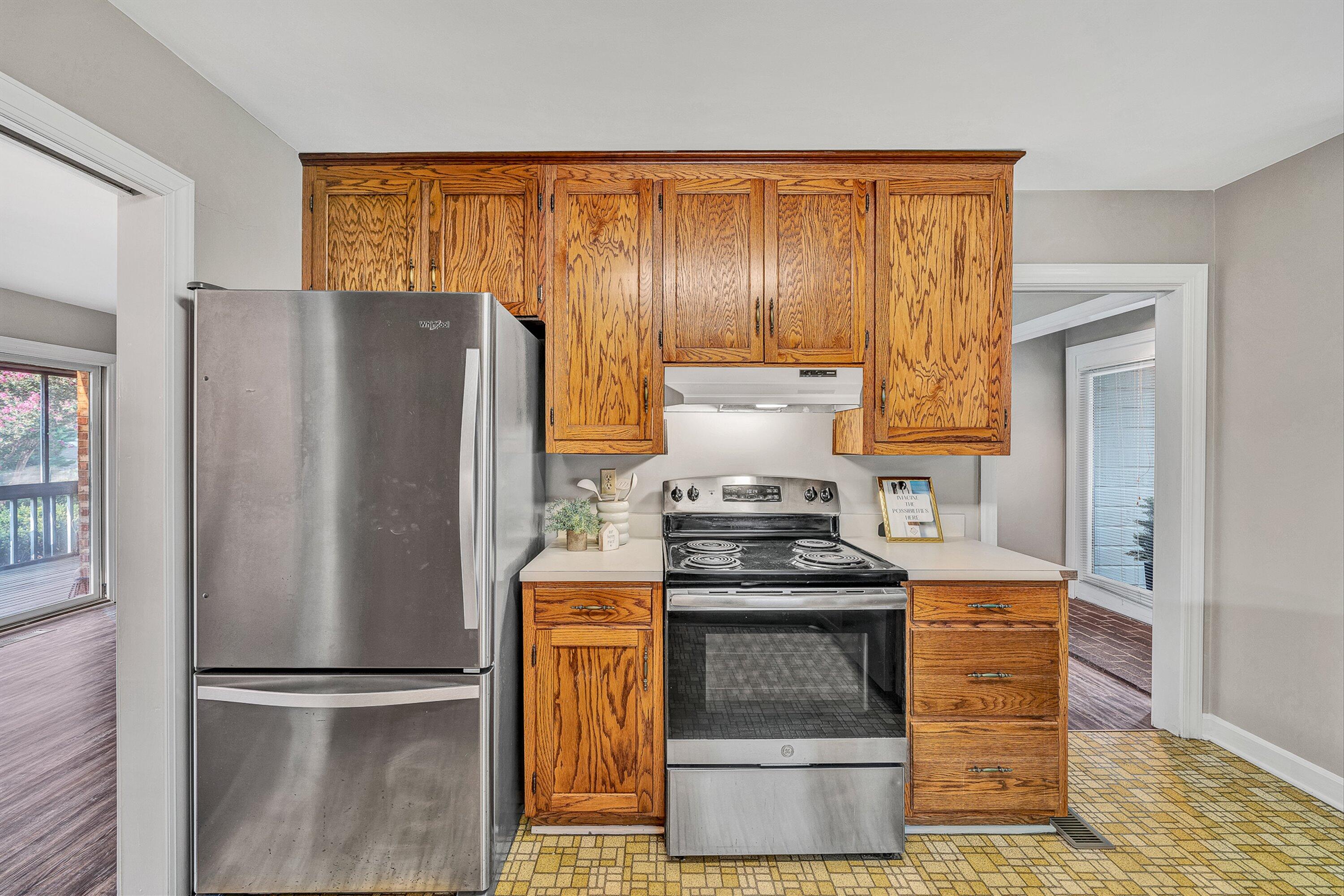 2537 South Clearing Road Salem, VA 24153 - Photo 12 of 30 Kitchen