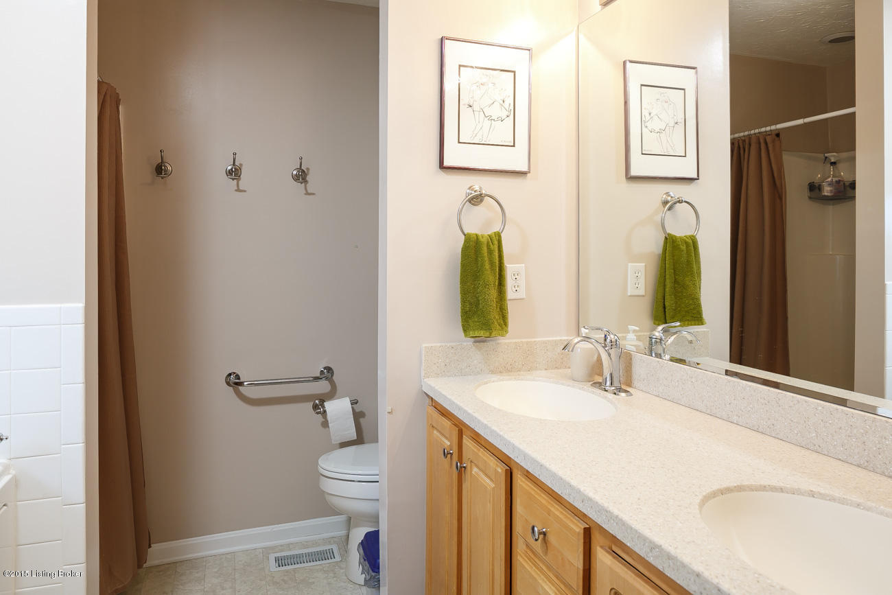 10004 Rimfire Road Louisville, KY 40291 - Photo 14 of 25 RealTourCast M Weisberg Rimfire (2 of