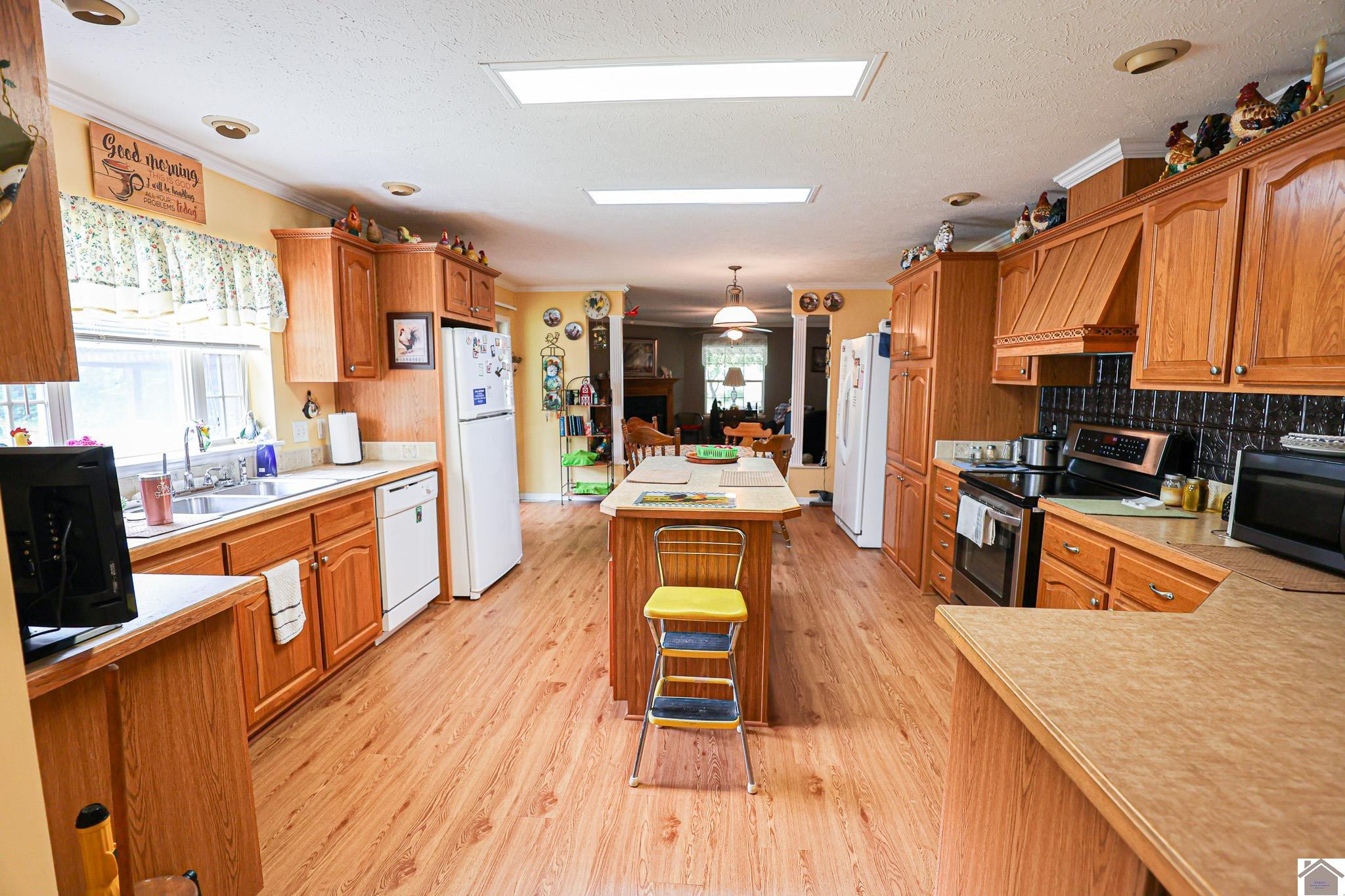 5011 Old Mayfield Road Paducah, KY 42003 - Photo 19 of 35 Kitchen