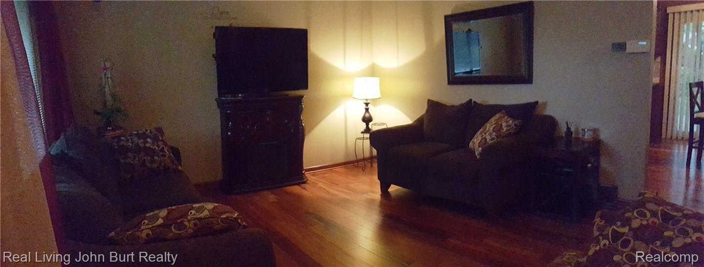 6289 Waldon Road Clarkston, MI 48346 - Photo 13 of 15 lroom1.jpg