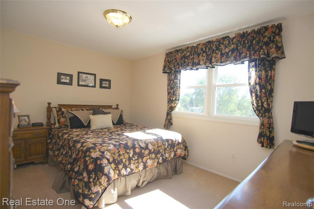21602 Welch Road Northville, MI 48167 - Photo 24 of 29