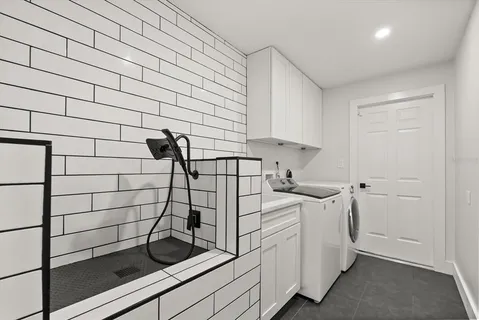 a view of utility room