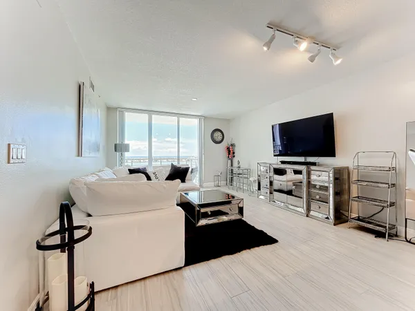 $3,250 | 1551 North Flagler Drive, Unit 1212, West Palm Beach, FL 33401
