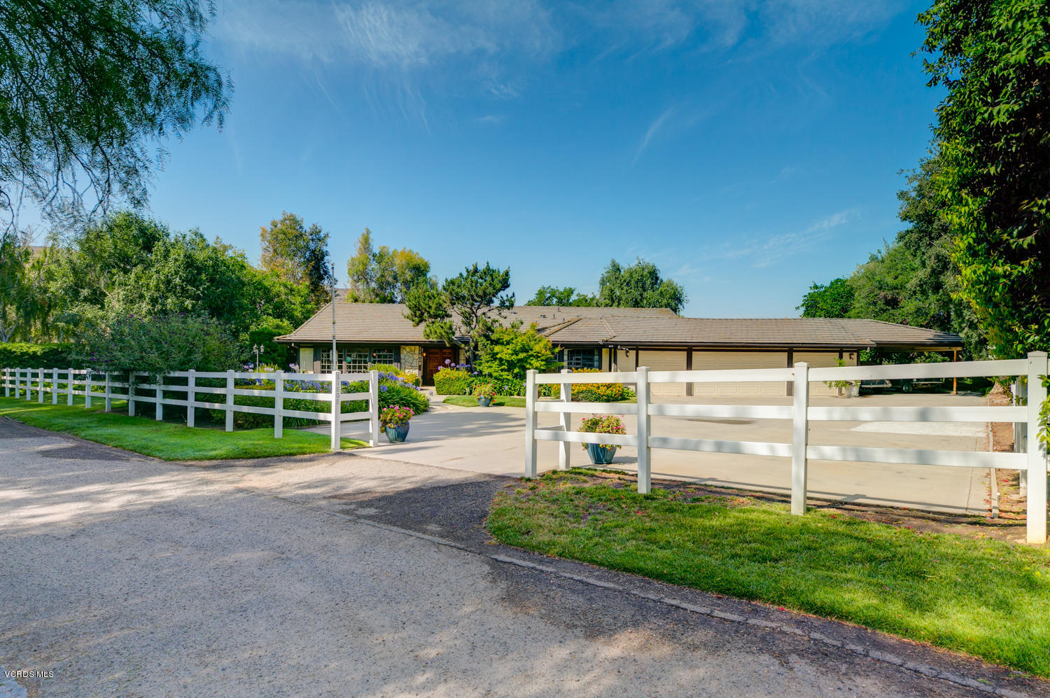 11808 Pradera Road Camarillo, CA 93012 - Photo 3 of 37 TwoFishDigital_11808Pradera-3