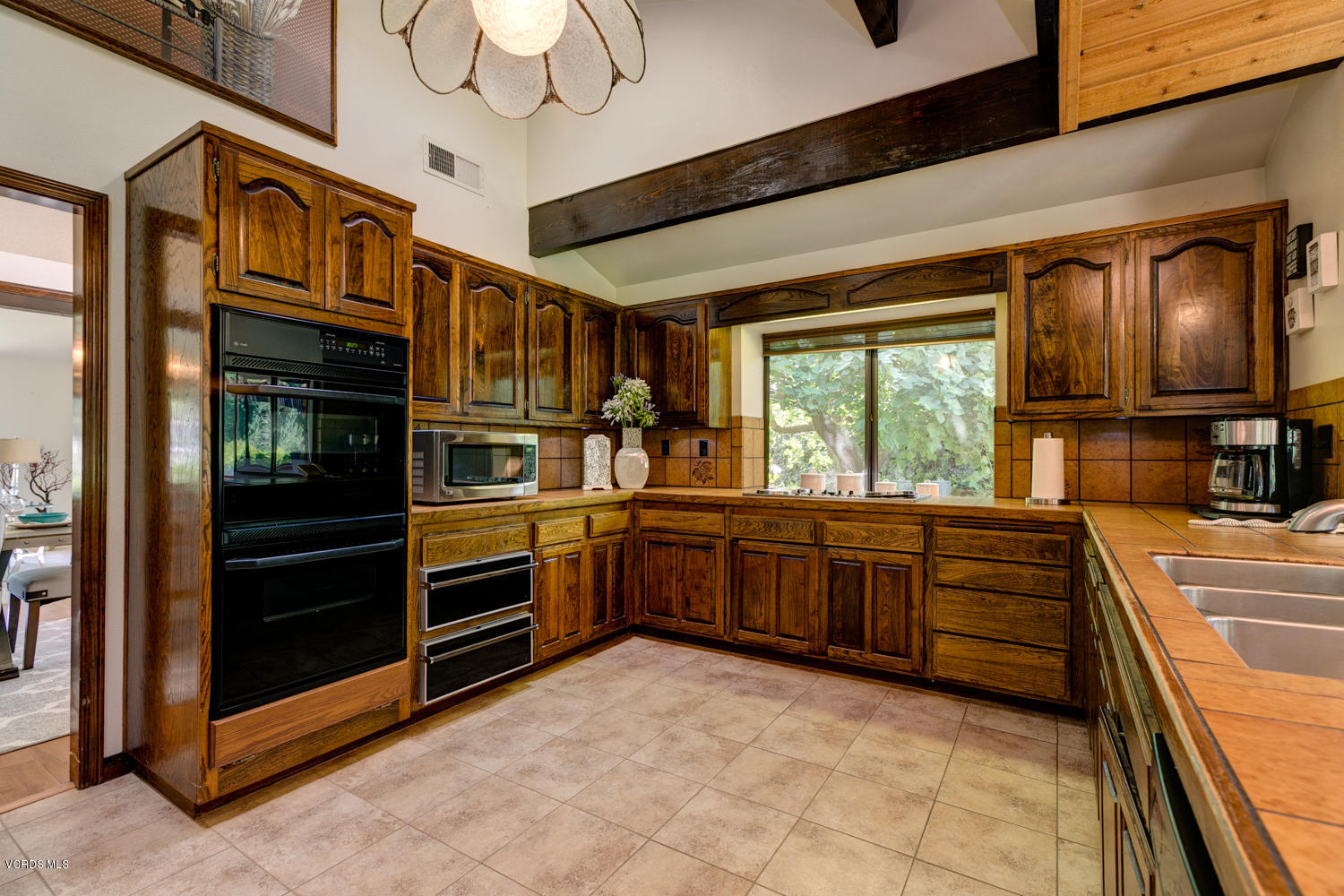11808 Pradera Road Camarillo, CA 93012 - Photo 22 of 37 TwoFishDigital_11808Pradera-14