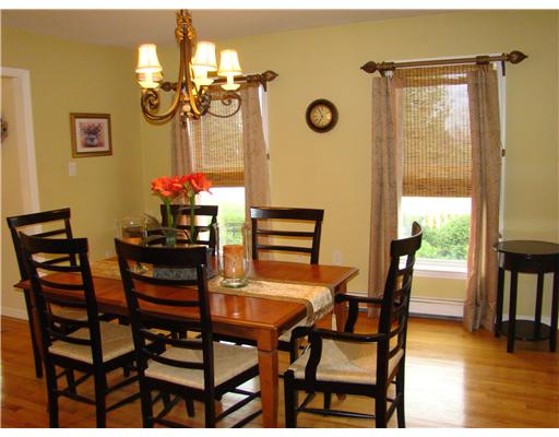 9 Columbia Road Middletown, RI 02842 - Photo 3 of 12 Dining Room.