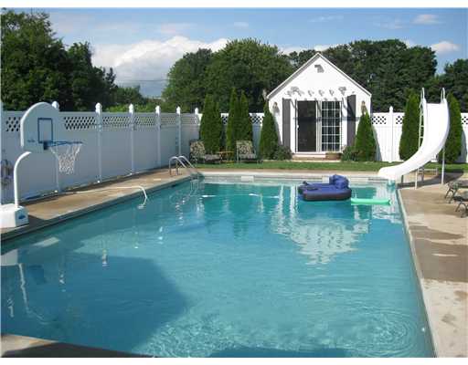9 Columbia Road Middletown, RI 02842 - Photo 8 of 12 Swimming Pool/Hot Tub/Sauna. 40 X 20 Heated Gunite Pool w/ Spa
