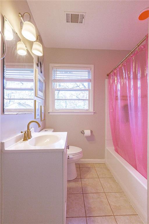 3592 Barrington Place Decatur, GA 30032 - Photo 20 of 32 a bathroom with a sink a toilet and tub