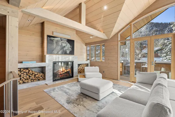 $200,000 | 821 East Cooper Avenue, Aspen, CO 81611