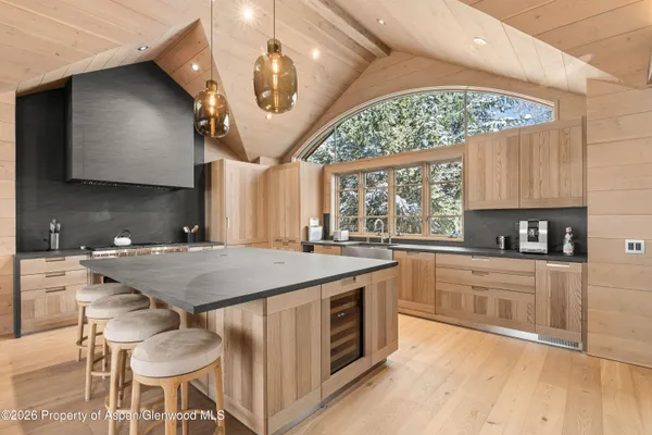 $200,000 | 821 East Cooper Avenue, Aspen, CO 81611