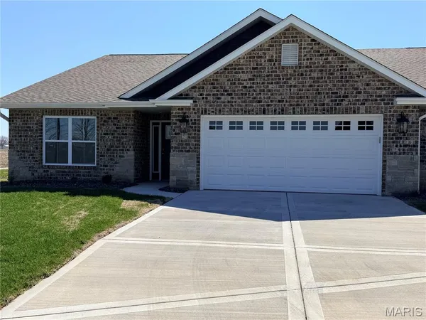 $369,700 | 21 Sonata Lane, Troy, IL 62294