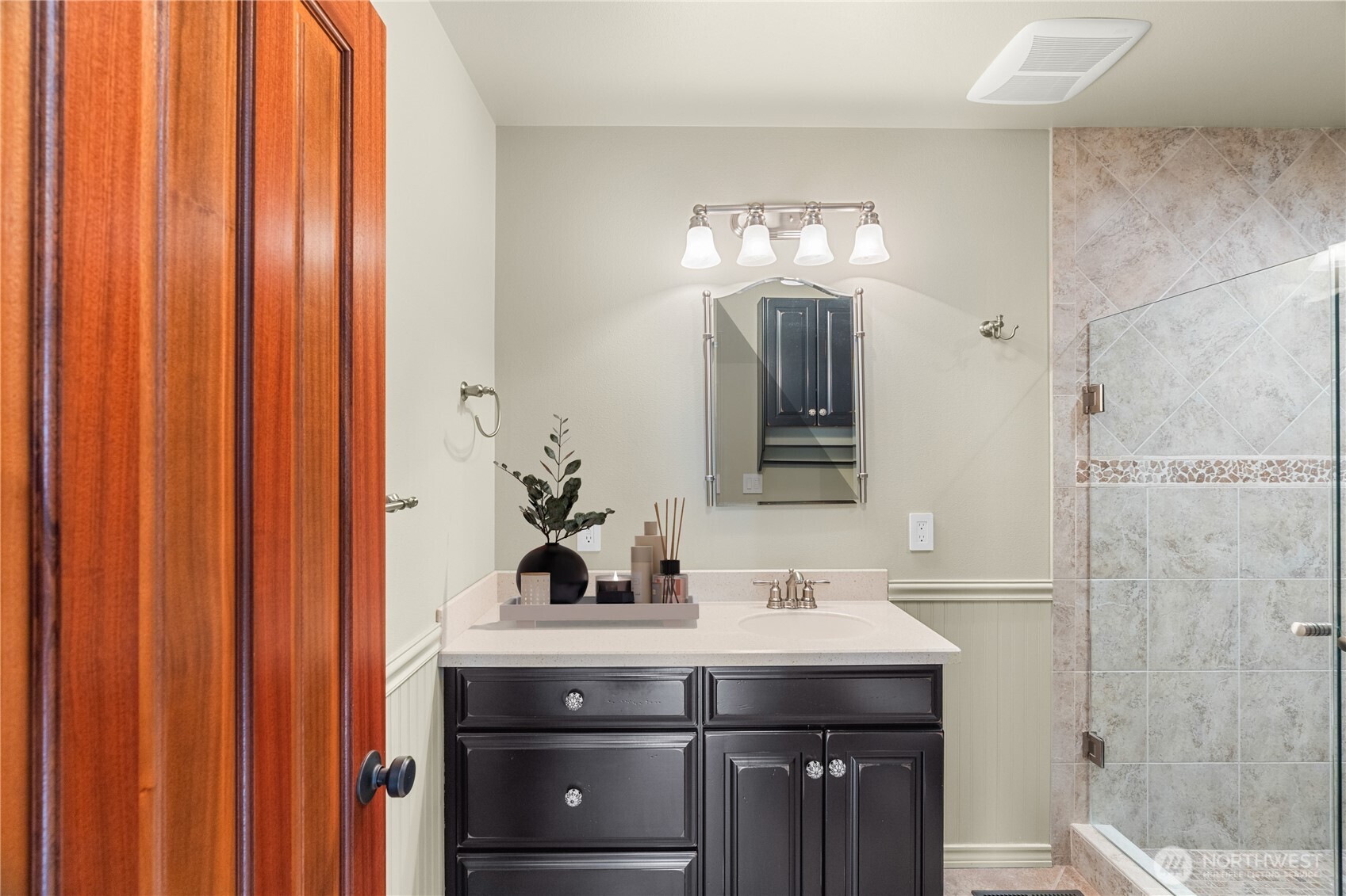 1233 Chilton Road Aberdeen, WA 98520 - Photo 14 of 40 a bathroom with a sink and a mirror
