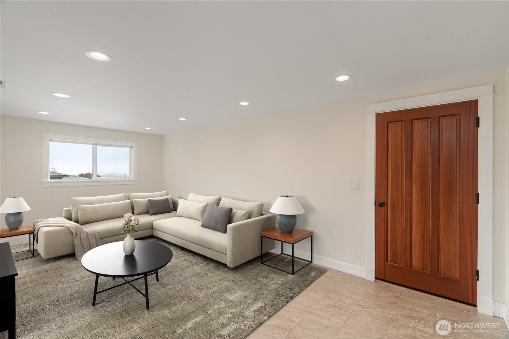 1233 Chilton Road Aberdeen, WA 98520 - Photo 21 of 40 a living room with furniture a rug and a window