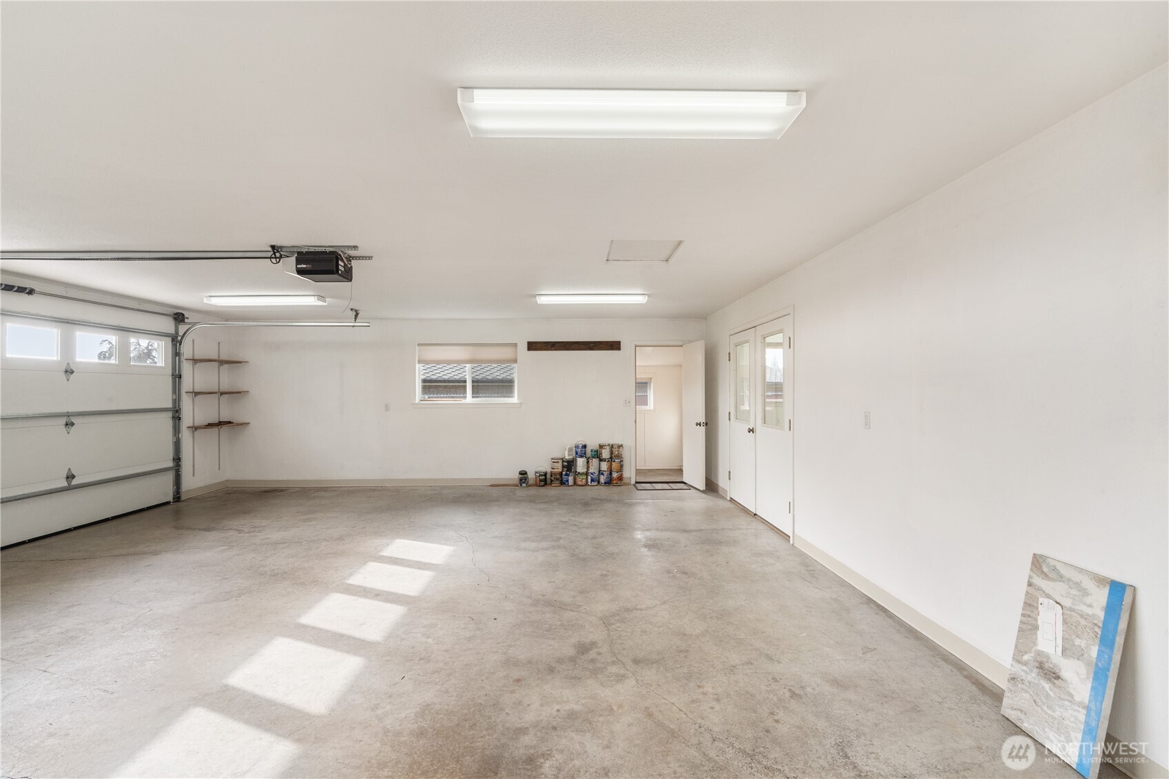 1233 Chilton Road Aberdeen, WA 98520 - Photo 29 of 40 an empty room with windows