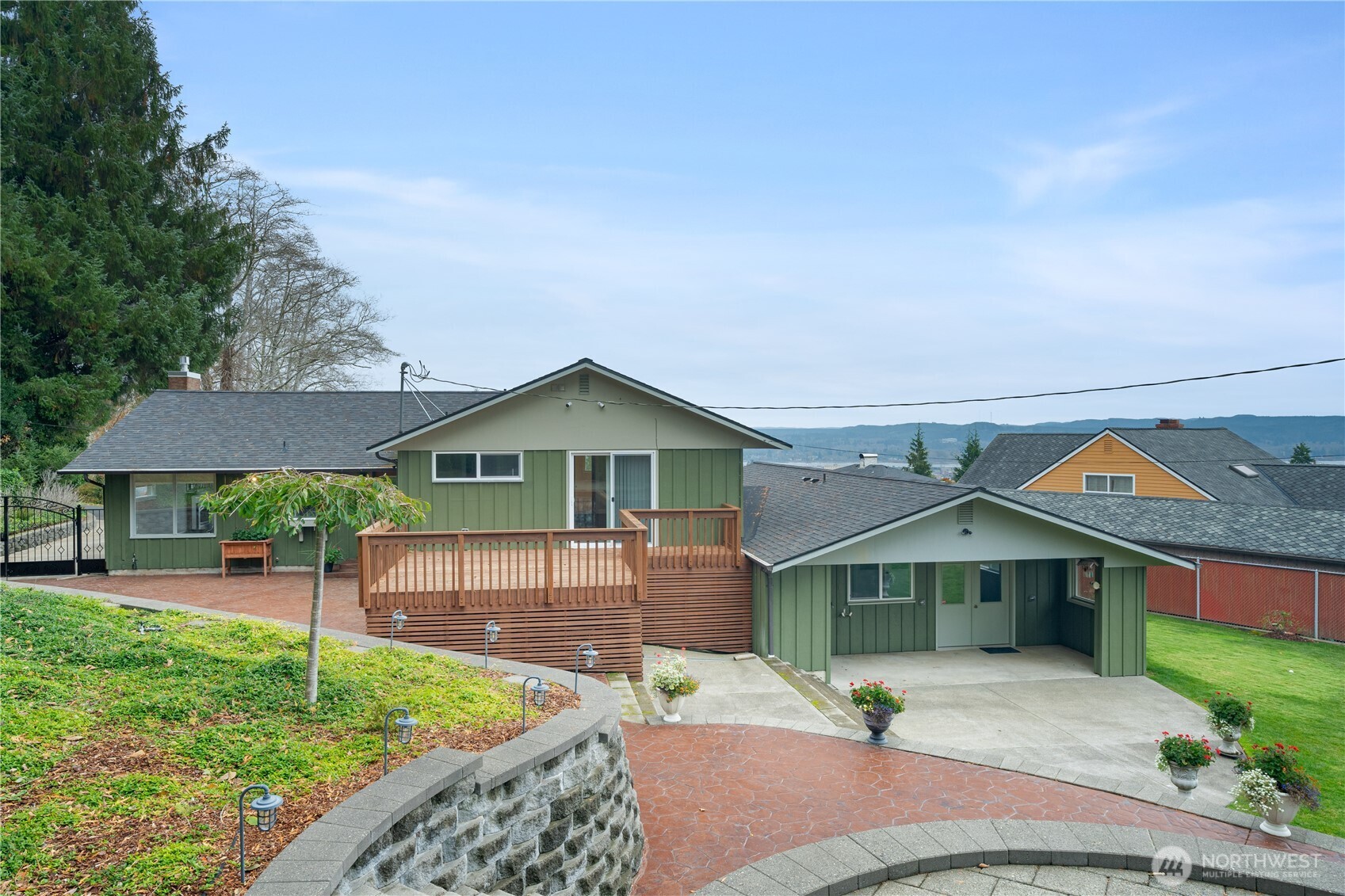 1233 Chilton Road Aberdeen, WA 98520 - Photo 31 of 40 a front view of a house with garden