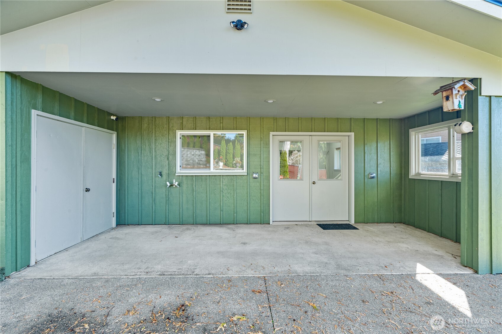 1233 Chilton Road Aberdeen, WA 98520 - Photo 35 of 40 a view of an front door