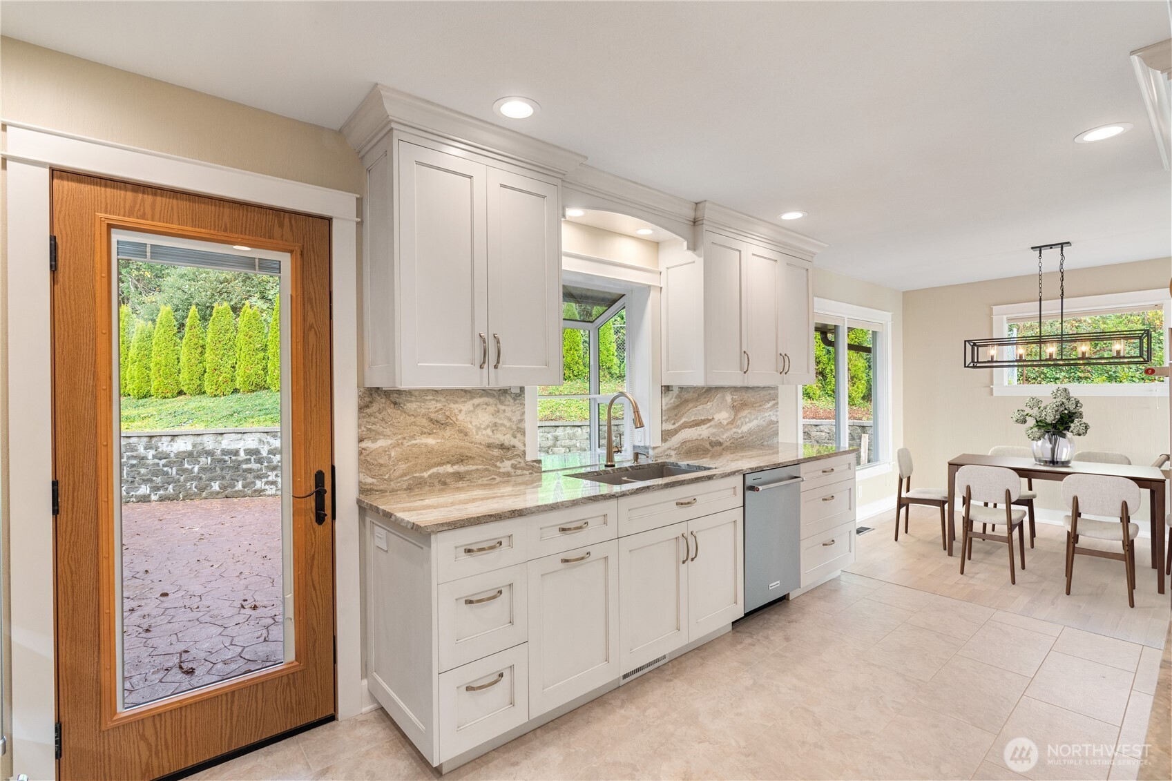 1233 Chilton Road Aberdeen, WA 98520 - Photo 9 of 40 a large kitchen with kitchen island a large window in it