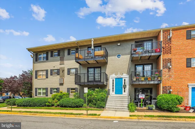 $2,500 | 5909 Quantrell Avenue, Unit 203, Alexandria, VA 22312