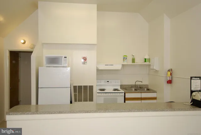 $2,500 | 5909 Quantrell Avenue, Unit 203, Alexandria, VA 22312