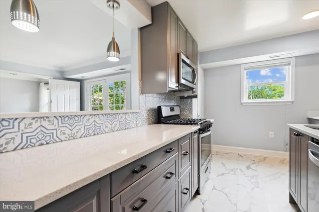 $2,500 | 5909 Quantrell Avenue, Unit 203, Alexandria, VA 22312