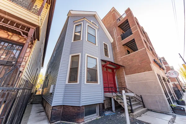 $2,200 | 1431 West Belmont Avenue, Unit 2R, Chicago, IL 60657
