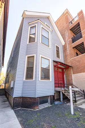 $2,200 | 1431 West Belmont Avenue, Unit 2R, Chicago, IL 60657