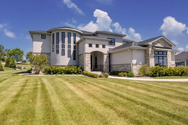 $1,600,000 | 4814 South East Kohler Circle, New Berlin, WI 53146