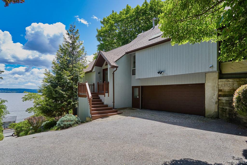 273 River Road Nyack, NY 10960 - Photo 47 of 48 Entry / garage
