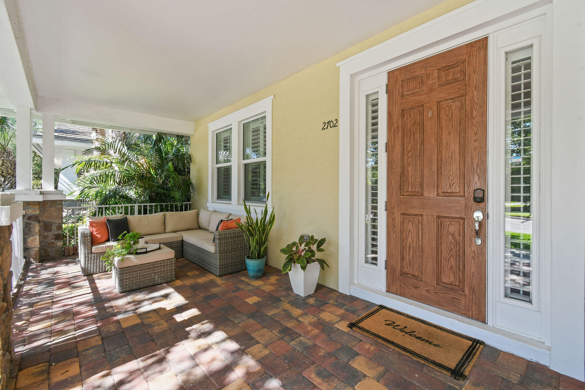 2702 West Mallory Boulevard Jupiter, FL 33458 - Photo 37 of 39 a living room with furniture and a window