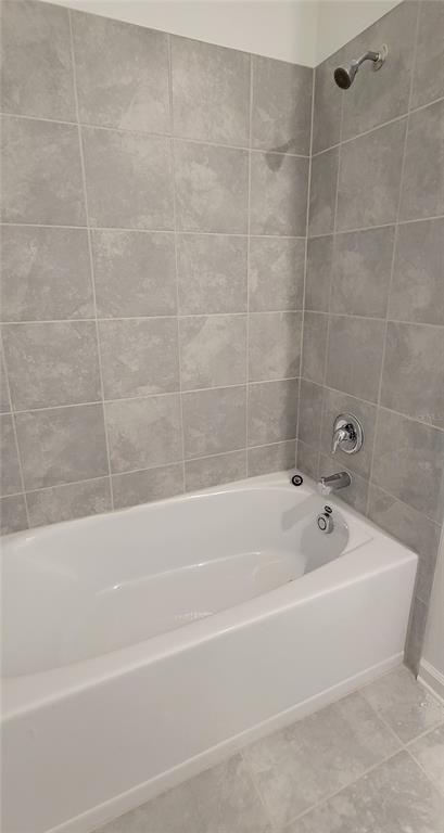 538 Hatteras Road Davenport, FL 33837 - Photo 17 of 29 a bathroom with a bathtub and a shower