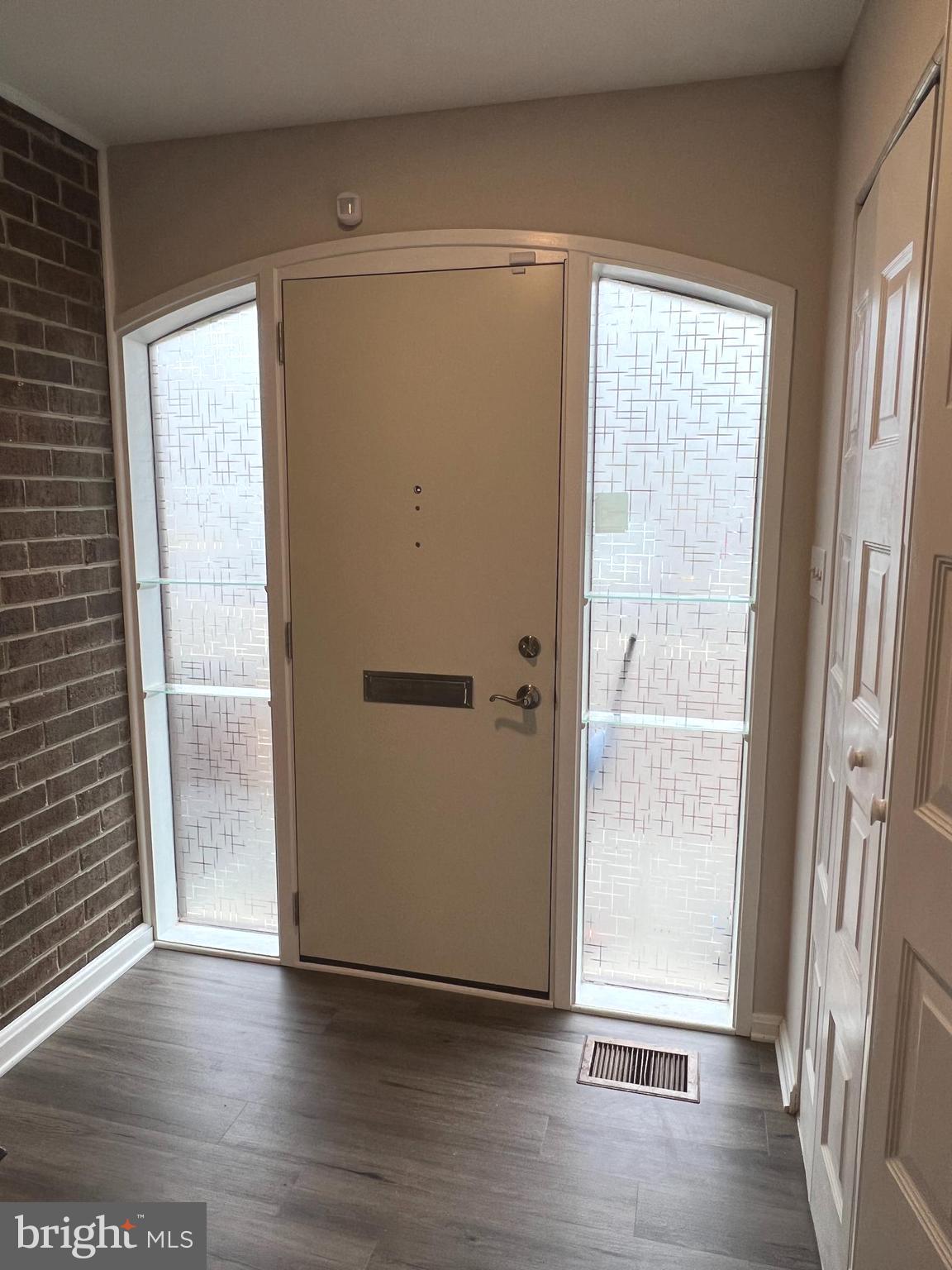 8138 Inverness Ridge Road Potomac, MD 20854 - Photo 3 of 27