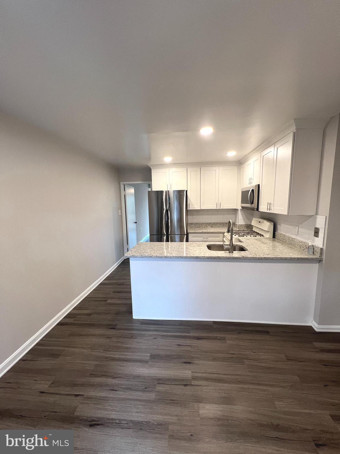 8138 Inverness Ridge Road Potomac, MD 20854 - Photo 5 of 27