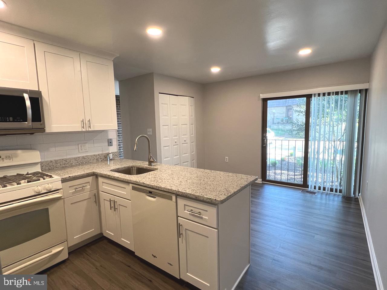 8138 Inverness Ridge Road Potomac, MD 20854 - Photo 7 of 27