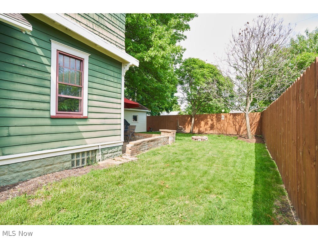 1083 Berwin Street Akron, OH 44310 - Photo 20 of 24 Side yard w/privacy fence