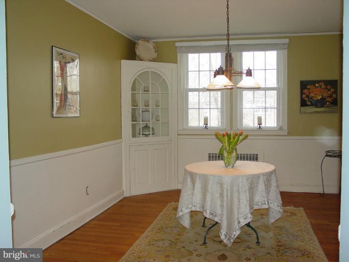 112 Murdock Road Baltimore, MD 21212 - Photo 13 of 22 Corner cabinet included