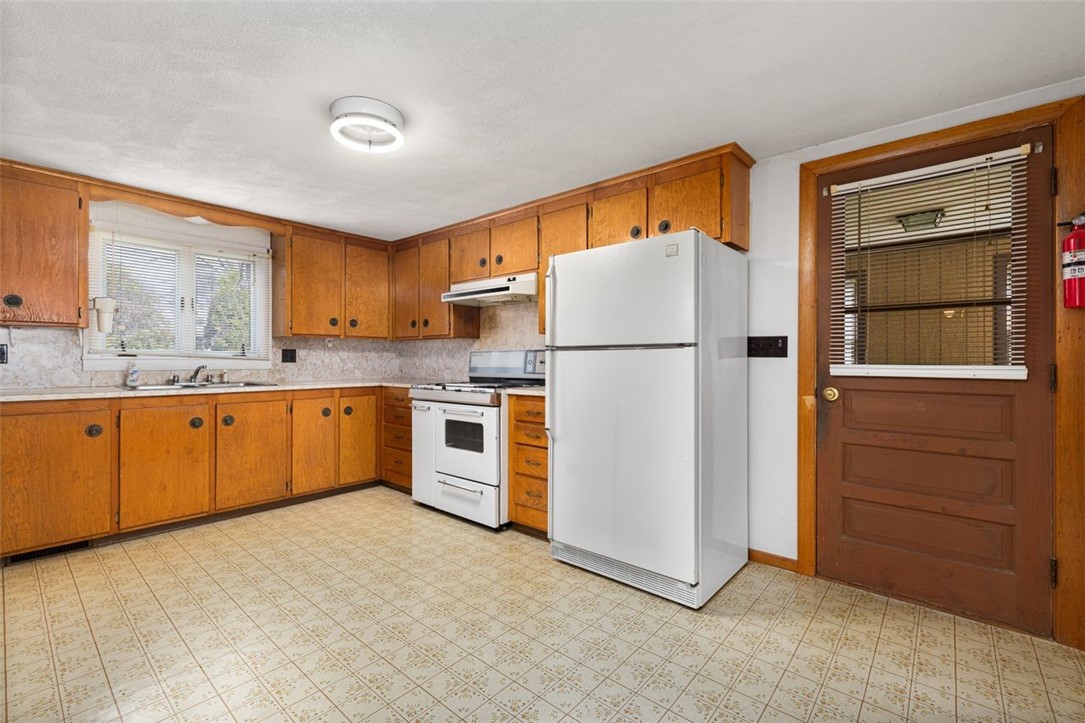 93 Norman Street Cumberland, RI 02864 - Photo 4 of 39 Kitchen