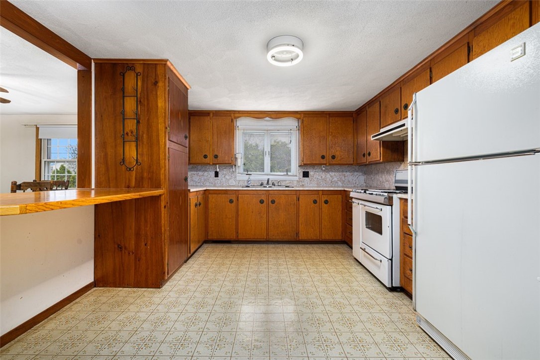 93 Norman Street Cumberland, RI 02864 - Photo 5 of 39
