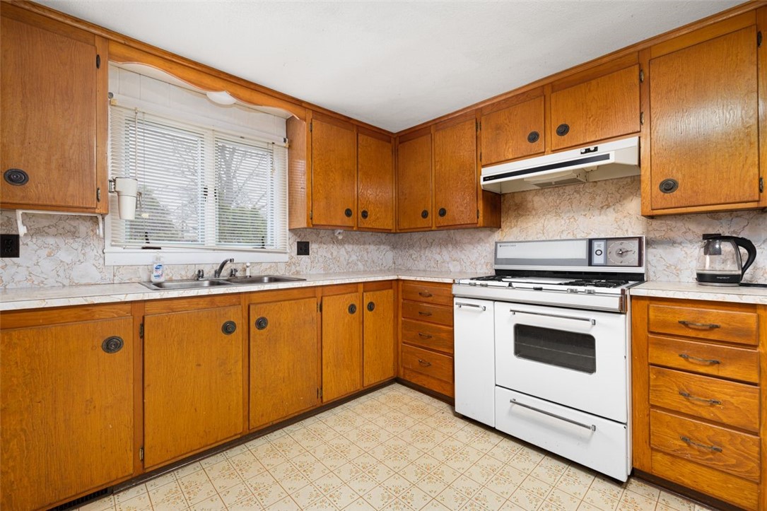 93 Norman Street Cumberland, RI 02864 - Photo 7 of 39