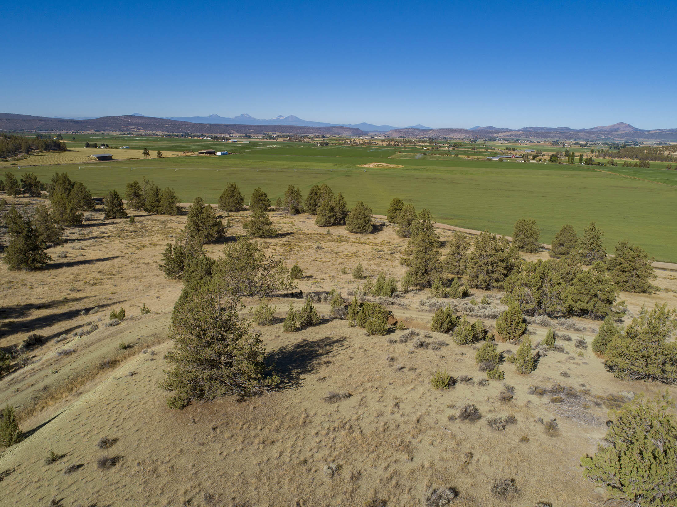 304 McKay Road Prineville, OR 97754 - Photo 3 of 15 a view of an ocean and beach