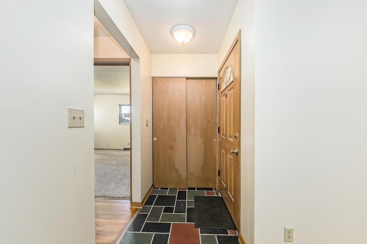 435 Heather Hill Road Columbus, OH 43213 - Photo 4 of 49