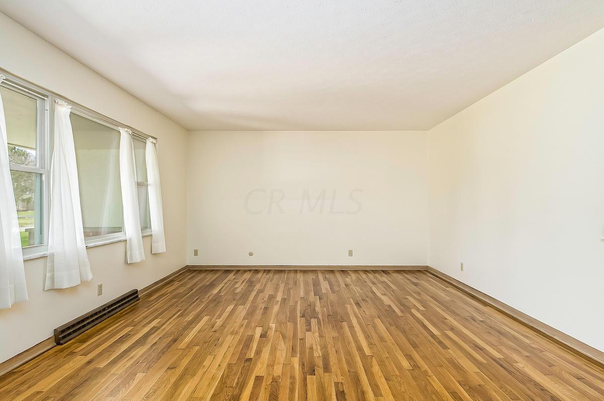 435 Heather Hill Road Columbus, OH 43213 - Photo 8 of 49