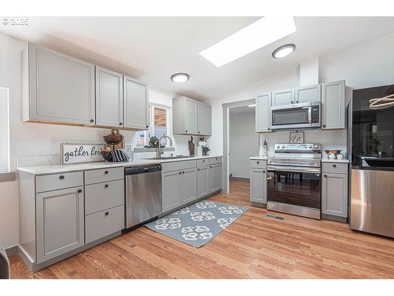 5686 Battle Creek Road Southeast Salem, OR 97306 - Photo 17 of 39 Gallery Image 17