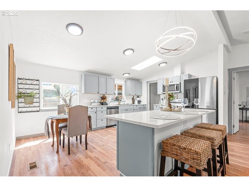 5686 Battle Creek Road Southeast Salem, OR 97306 - Photo 10 of 39 Gallery Image 10