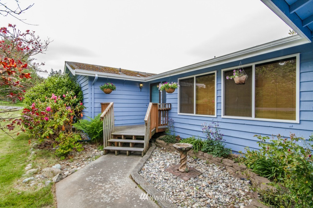 3881 Taylor Road Oak Harbor, WA 98277 - Photo 3 of 24 Gallery Image 3