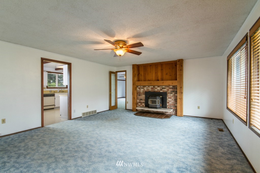 3881 Taylor Road Oak Harbor, WA 98277 - Photo 6 of 24 Gallery Image 6