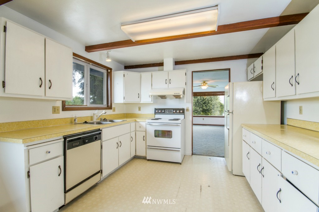 3881 Taylor Road Oak Harbor, WA 98277 - Photo 8 of 24 Gallery Image 8